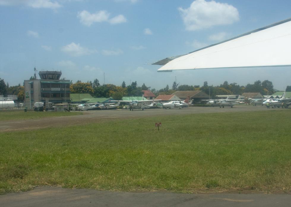 Zanzibar-4868.jpg - Arusha Airstrip and now off to Zanzibar