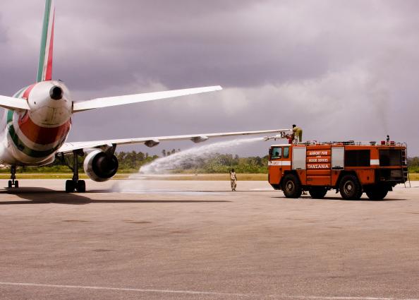 Zanzibar-4941.jpg - Fire truch in action on arrival