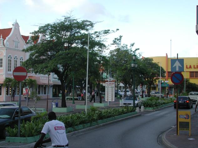DSCN6847.JPG - downtown Aruba