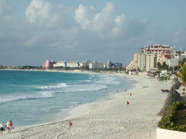 DSCN5643.JPG - Cancun Beach