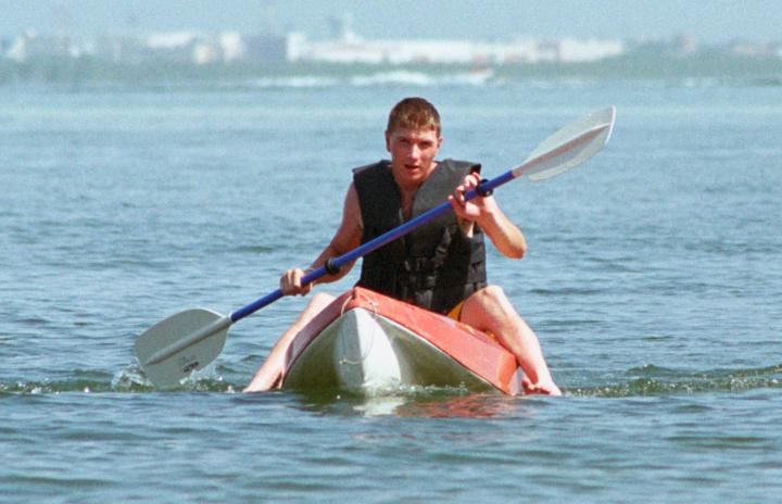 cancun2-12.jpg - Scott in canoe in Cancun Lagoon
