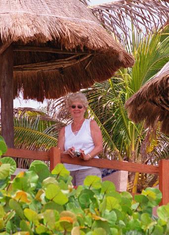 cancun3-12.jpg - Grandma out for a photo shoot...