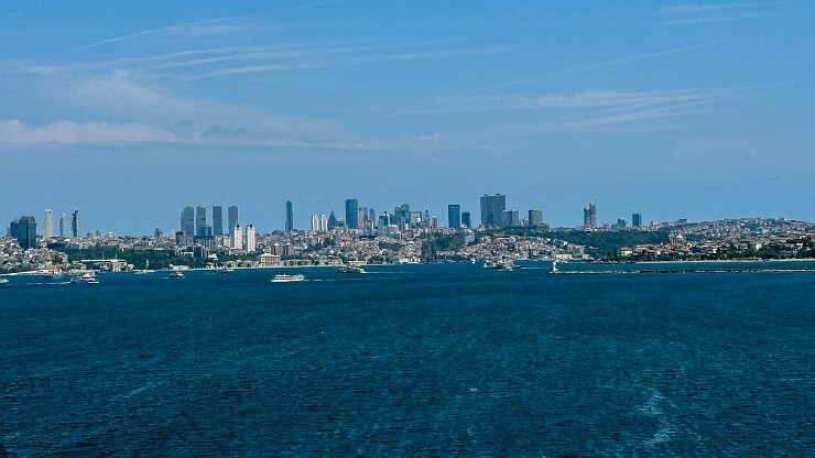 IMG_2500-4 Approaching Istanbul dock