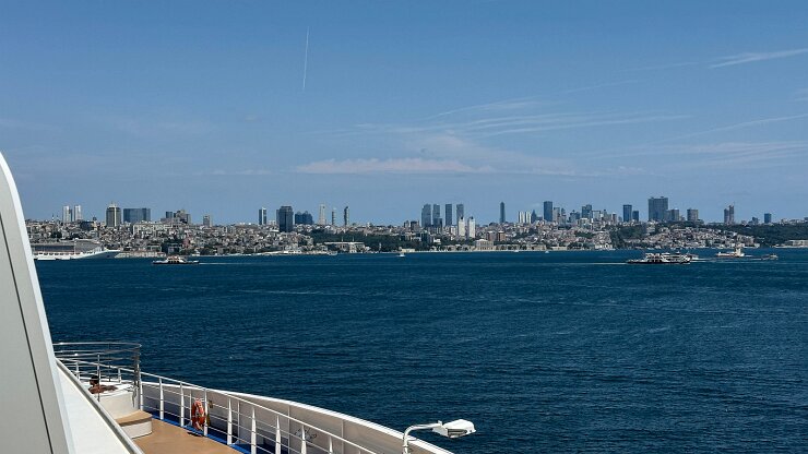 IMG_2504-6 Approaching Istanbul dock