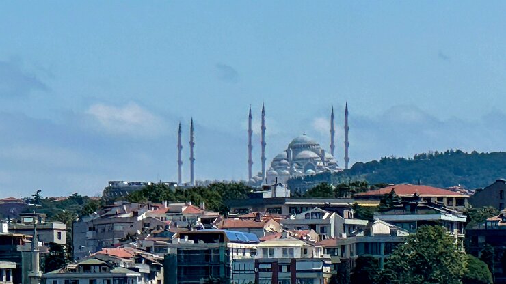 IMG_2506-7 Approaching Istanbul dock
