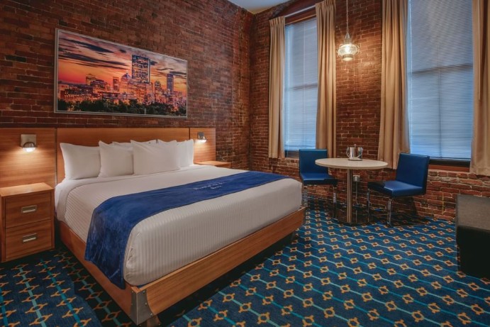 Harborside Hotel